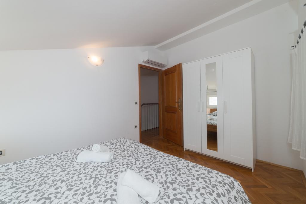 Seaside Apartment Baric Draga Exterior photo